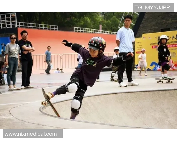 西安滑板队在极限运动嘉年华中的灵活性表现精彩点评